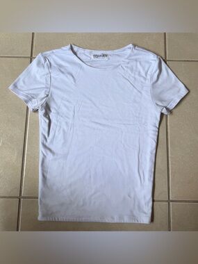 Popular 21 Women’s S White Stretch Short Sleeves T -Shirt